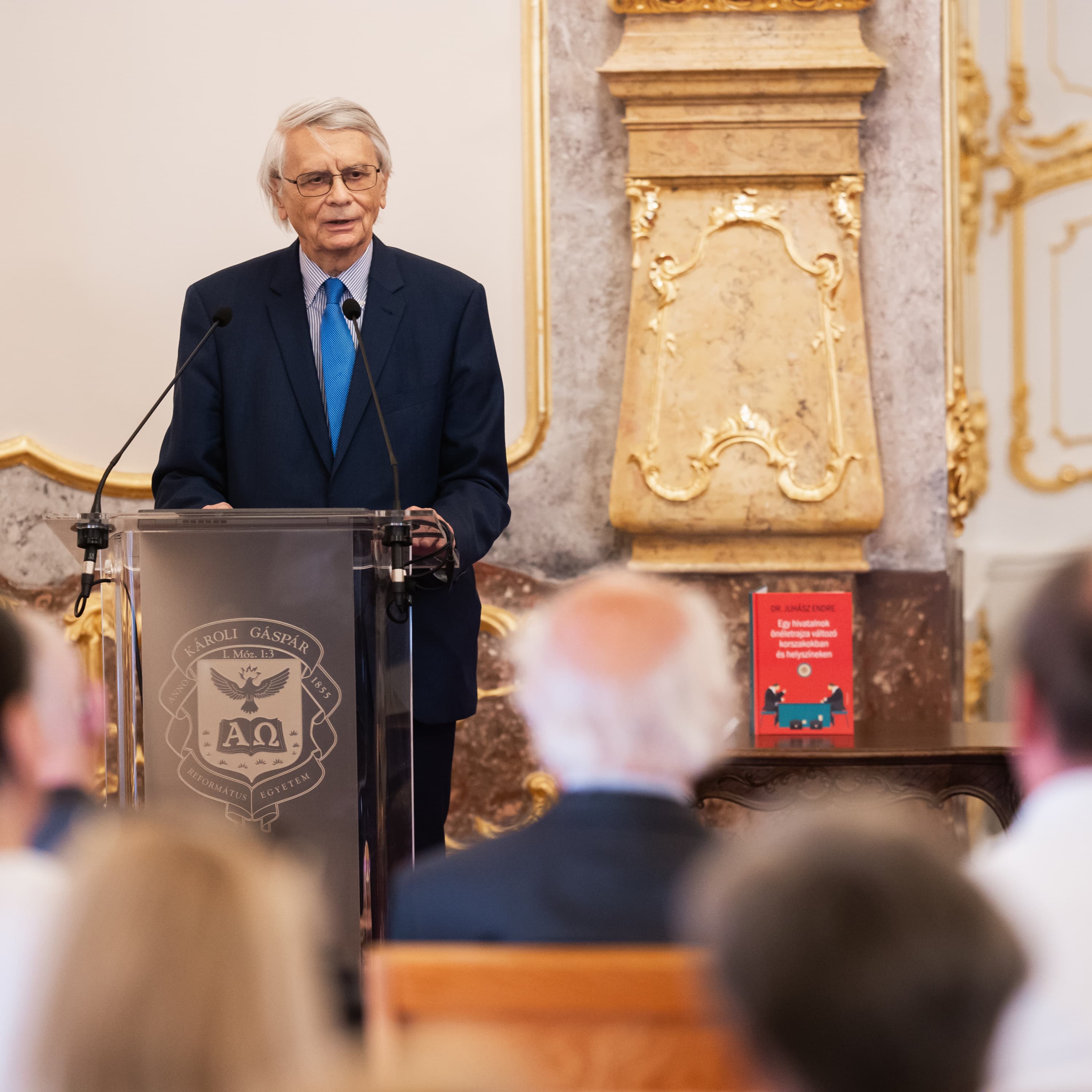 Egy hivatalnok önéletrajza változó korszakokban és helyszíneken